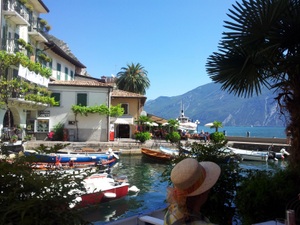 Reisen in den sonnigen Süden, zum Beispiel an den Gardasee, liegen bei nach wie vor im Trend.