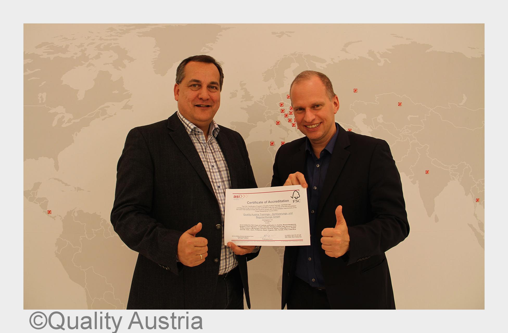 FSC Zertifikat v.l.n.r.: DI Peter Sattler, MAS, Quality Austria; DI Axel Dick, MSc, Quality Austria,