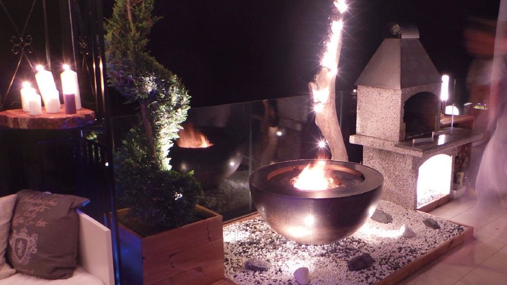 Ein Feuerkugelgrill sorgt für Wärme und Ambiente Ein Feuerkugelgrill sorgt für Wärme und Ambiente