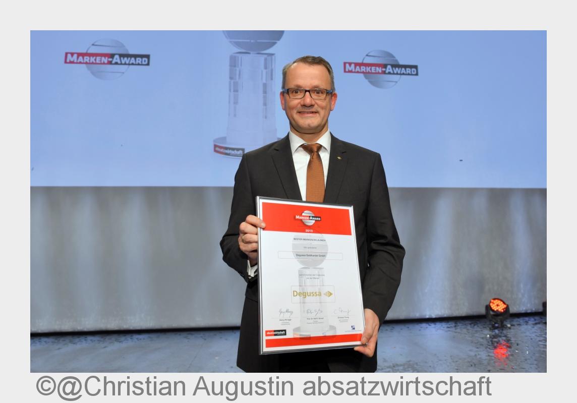 Degussa Goldhandel mit CEO Wolfgang Wrzesniok-Roßbach beim Marken-Award 2015 (Bildquelle: @Christian Degussa Goldhandel mit CEO Wolfgang Wrzesniok-Roßbach beim Marken-Award 2015 (Bildquelle: @Christian