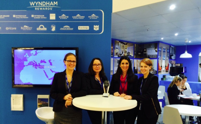 Mitglieder des Wyndham Hotel Group Global Sales Teams mit dem Award auf der ITB, Berlin Mitglieder des Wyndham Hotel Group Global Sales Teams mit dem Award auf der ITB, Berlin