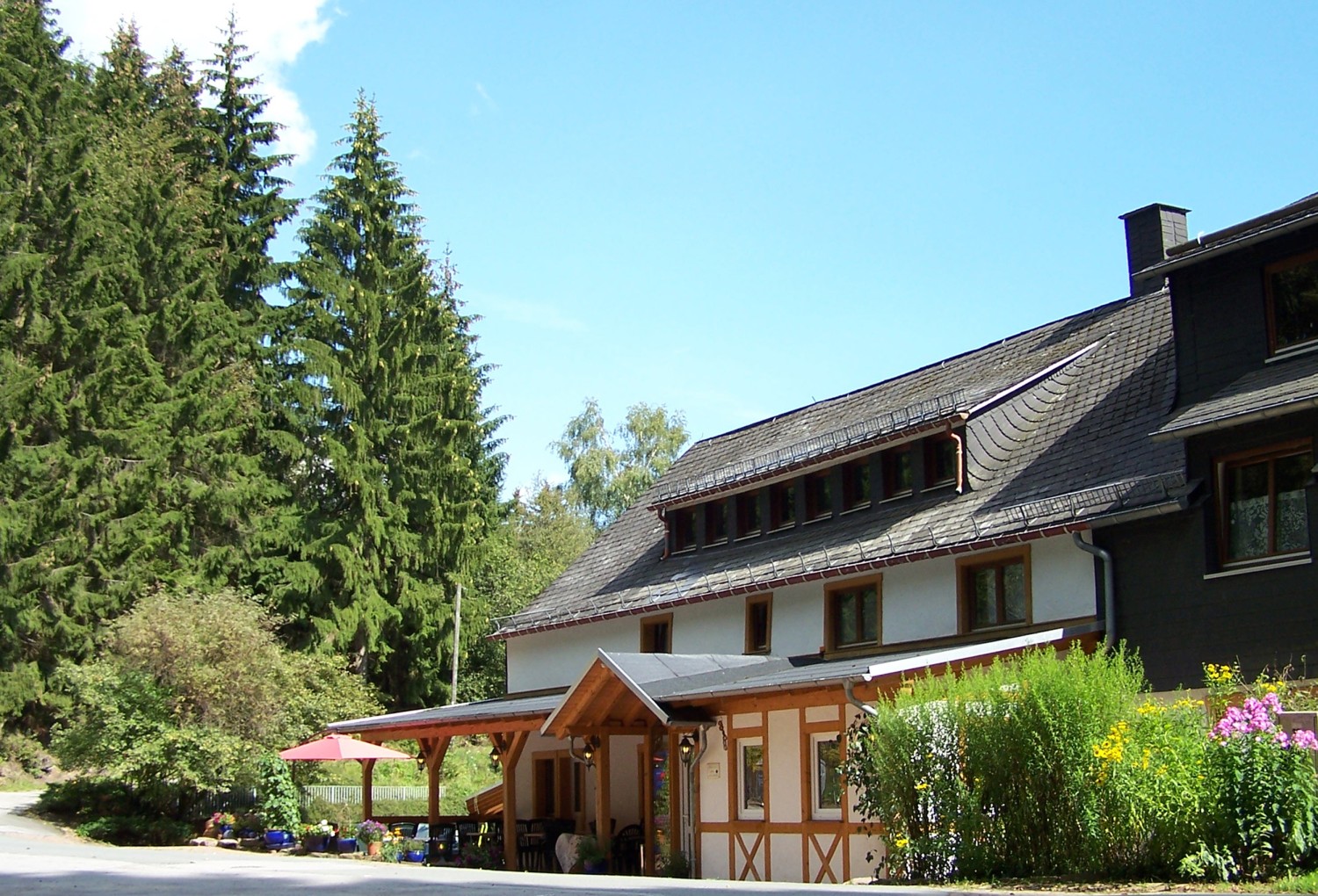 Das Landhaus Lieb´Lommerke im Sauerland heißt Motorradfahrer herzlich willkommen