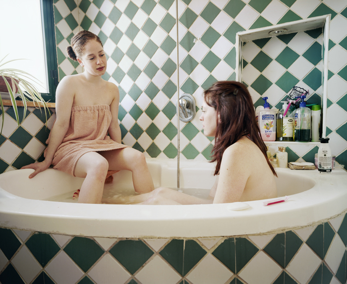 Hemya Moran, Intimate Strangers, Sisters no.2, Photography
