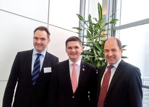 (v.l.n.r.: Dr. Oliver Grün, Oliver Frese, Martin Hubschneider) (v.l.n.r.: Dr. Oliver Grün, Oliver Frese, Martin Hubschneider)