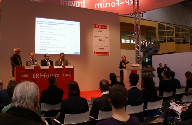 SC Lötters im Gespräch auf der CeBIT 2015