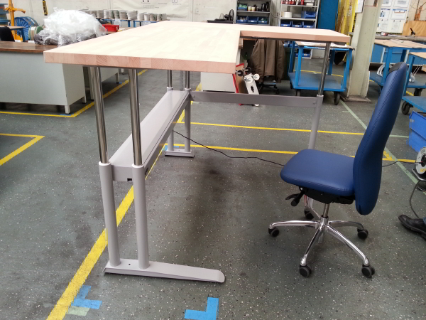 Höhenverstellbarer Industriearbeitsplatz / Standup-Werkbank