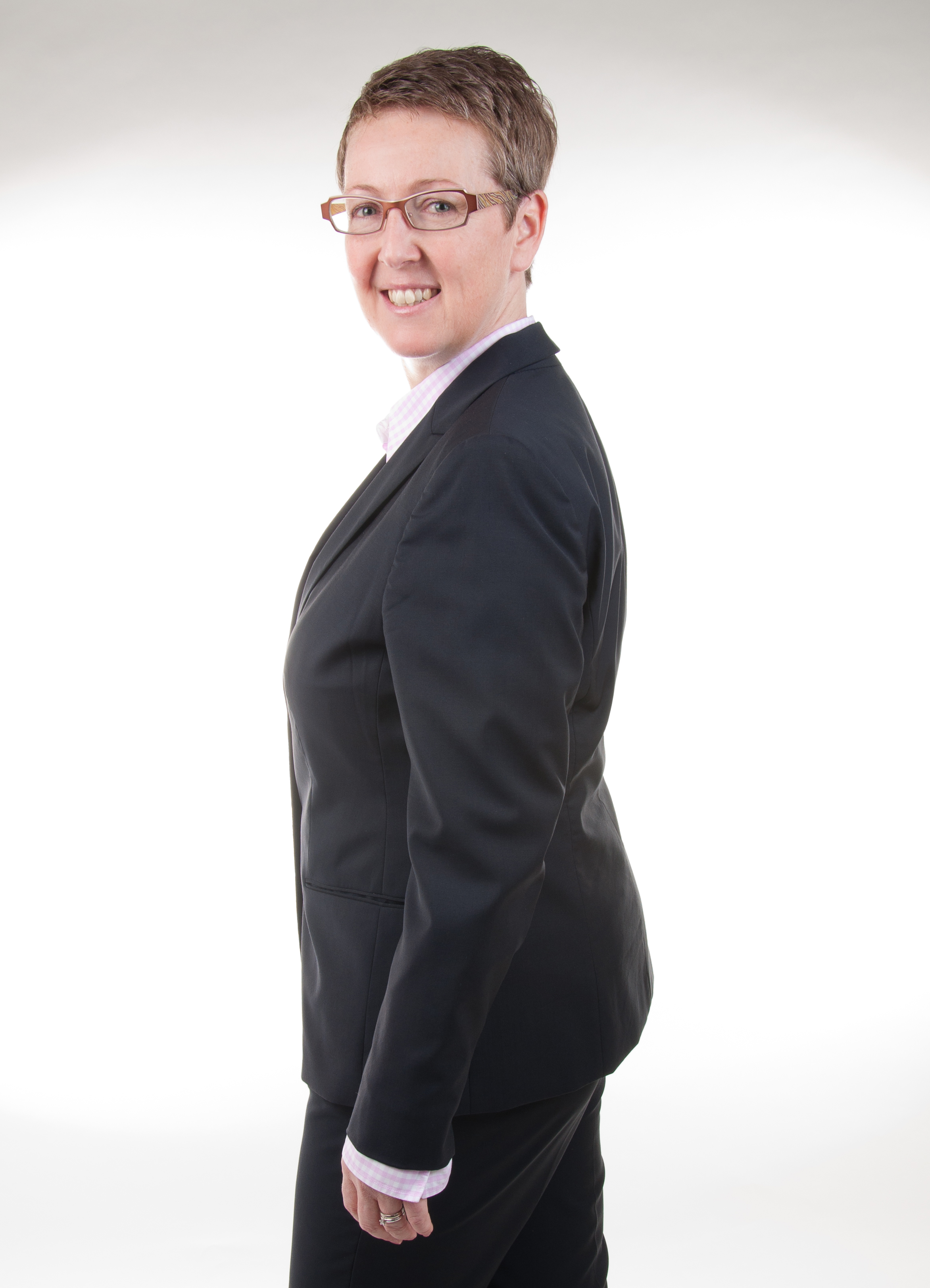 Dr. Claudia Reusch verstärkt ab 01.04.2015 das restracon Team Dr. Claudia Reusch verstärkt ab 01.04.2015 das restracon Team