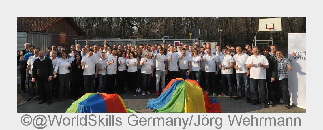Mit Daumen hoch startet Team Germany in die direkte Vorbereitung auf die WorldSkills in Sao Paulo (B Mit Daumen hoch startet Team Germany in die direkte Vorbereitung auf die WorldSkills in Sao Paulo (B