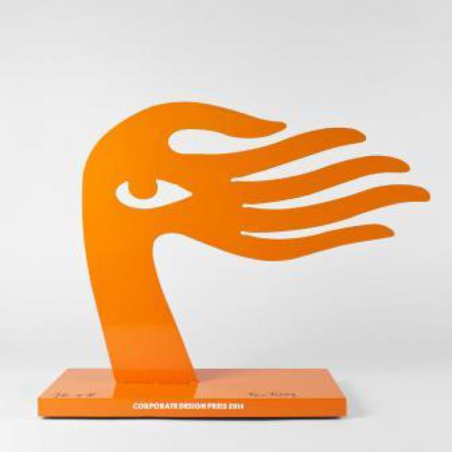Diese von Rong Ren gestaltete und signierte Stahlskulptur erhält der CDP Preisträger. Diese von Rong Ren gestaltete und signierte Stahlskulptur erhält der CDP Preisträger.
