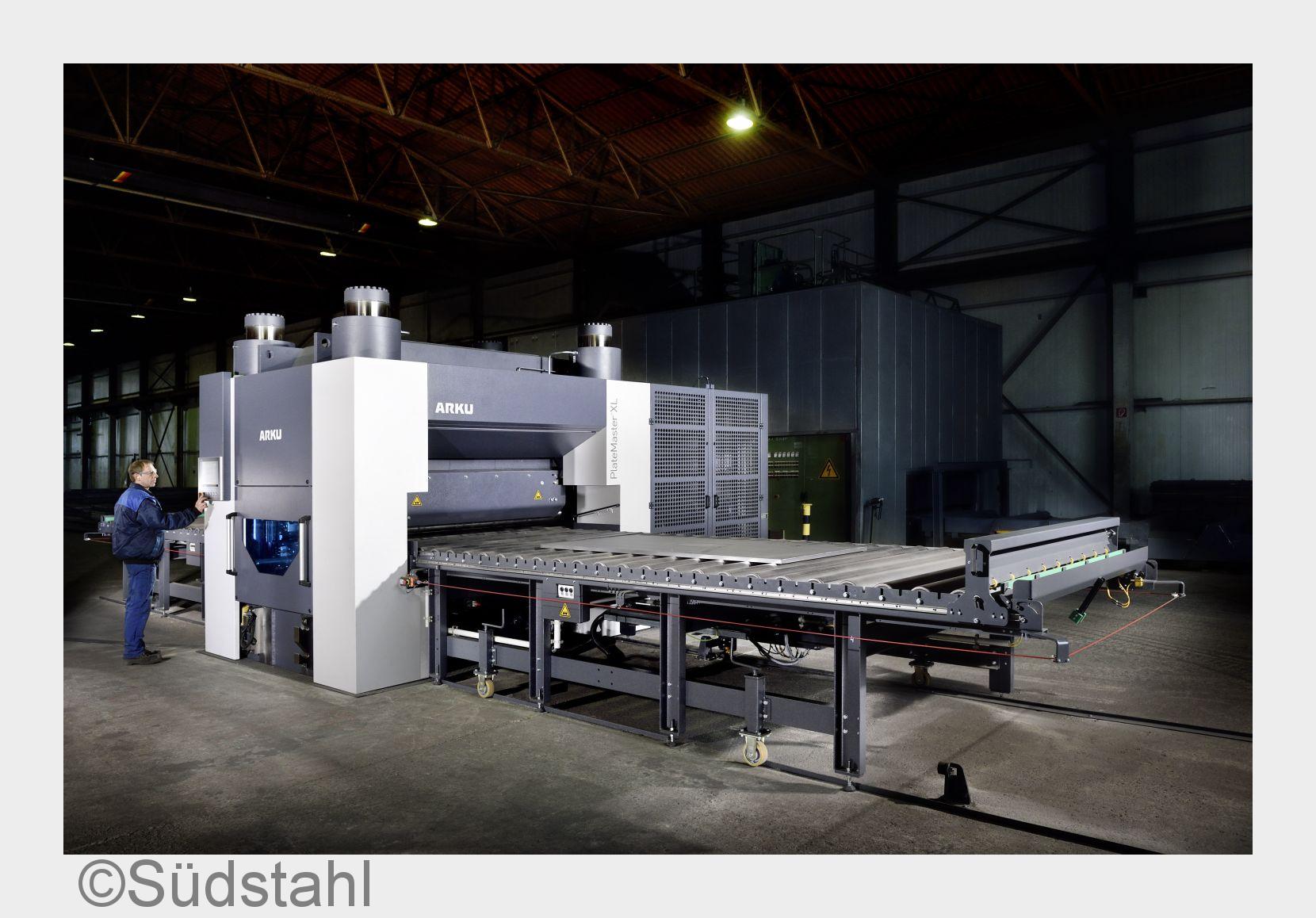 Der PlateMaster®XL bearbeitet ab sofort unebene Blechteile bei der Südstahl GmbH& Co. KG. (Bildq