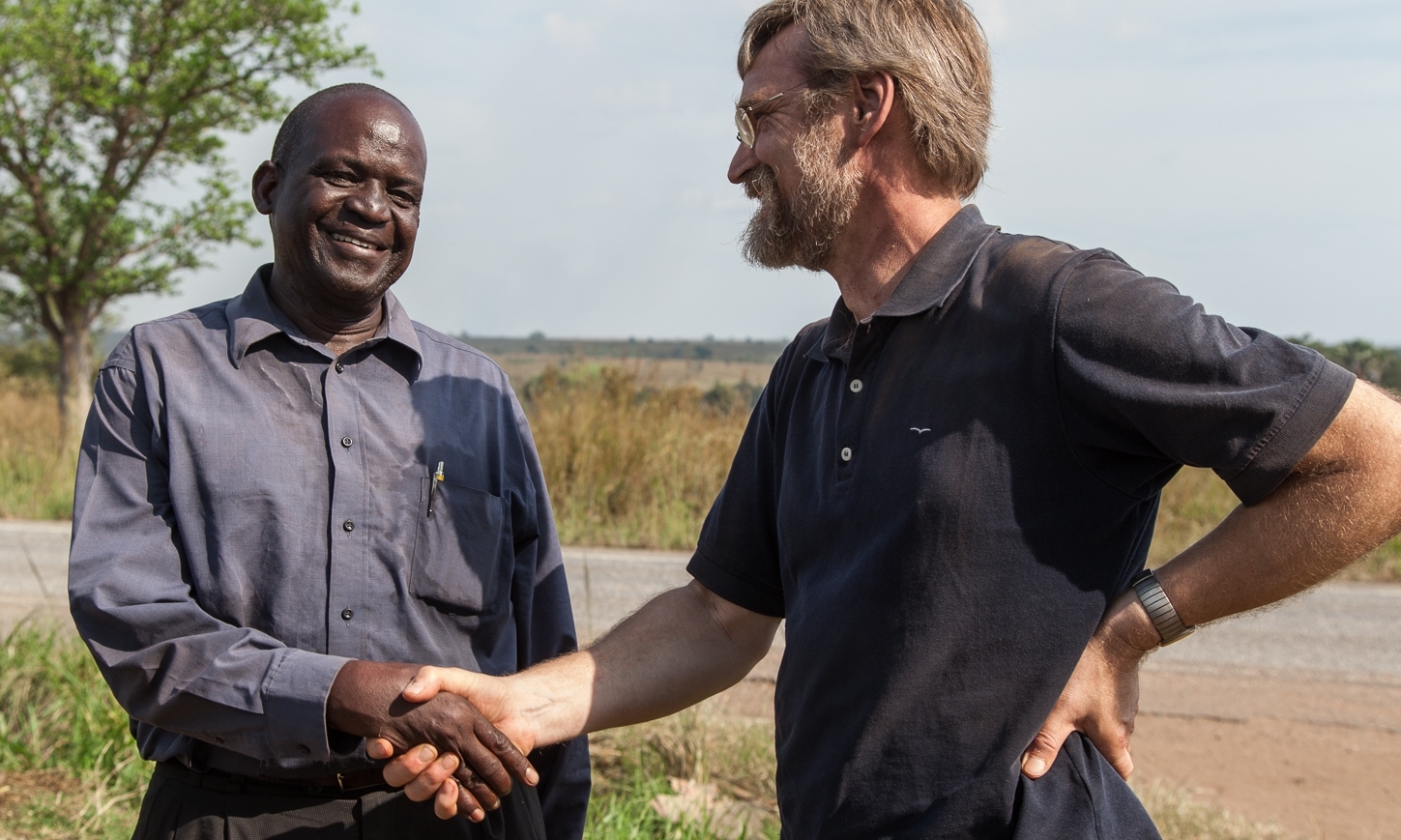 Peter Maganda mit Roland Stelzer (Foto: Cotonea)