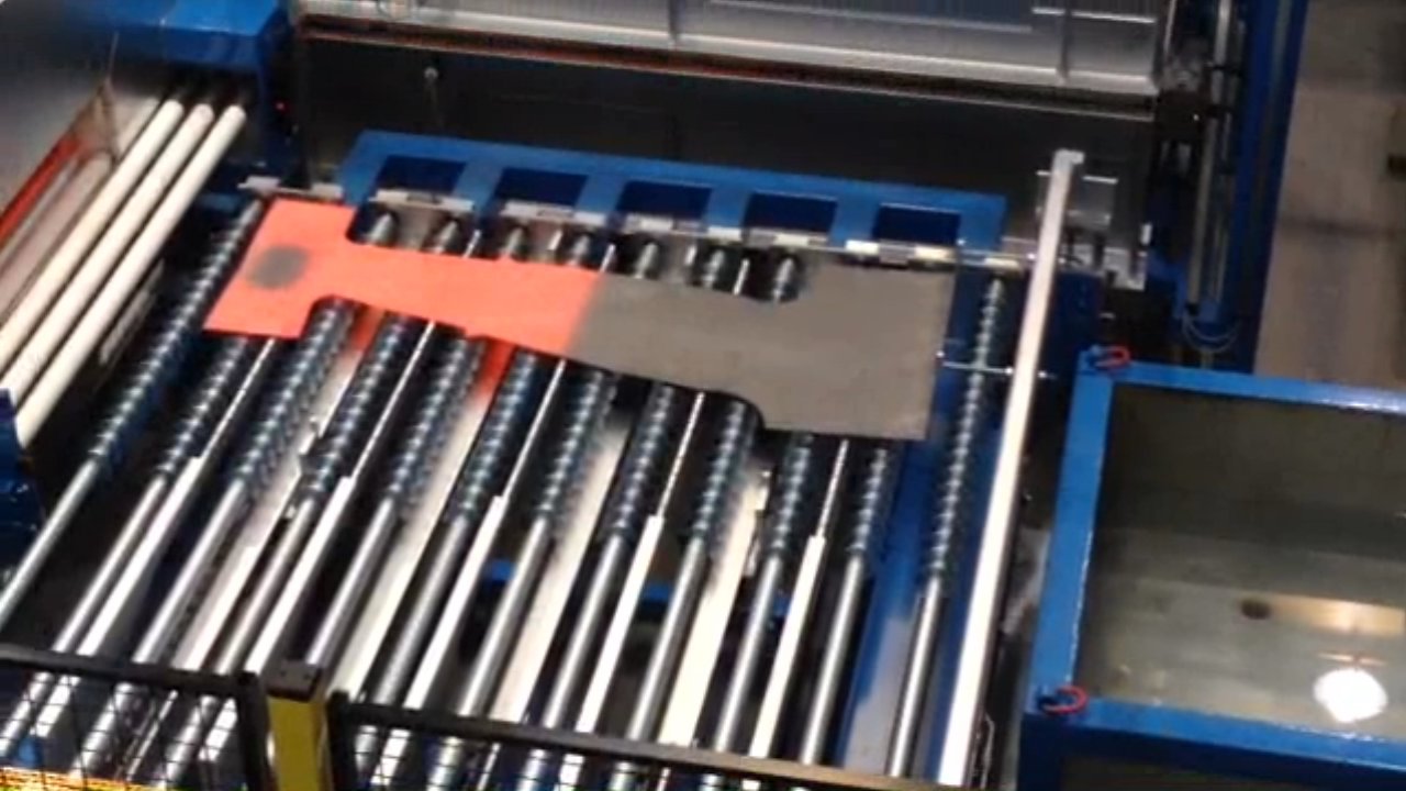 Ein im Thermischen Printer wärmebehandeltes Blech mit drei unterschiedlichen Härtebereichen.