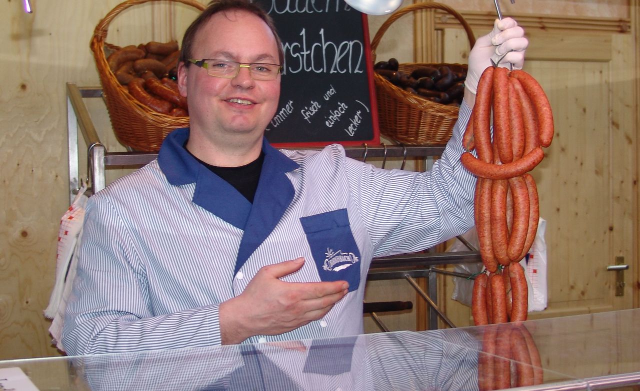 Mike Birkenbach bringt Transparenz in die Herstellung seiner Fleisch- und Wurstprodukte Mike Birkenbach bringt Transparenz in die Herstellung seiner Fleisch- und Wurstprodukte
