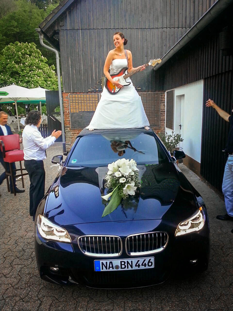 Warum die Braut auf der Limousine rockt.