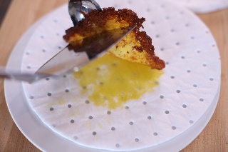 Das Degraissier-Vlies Ralfs FatPad unterscheidet zwischen Fett und Wasser