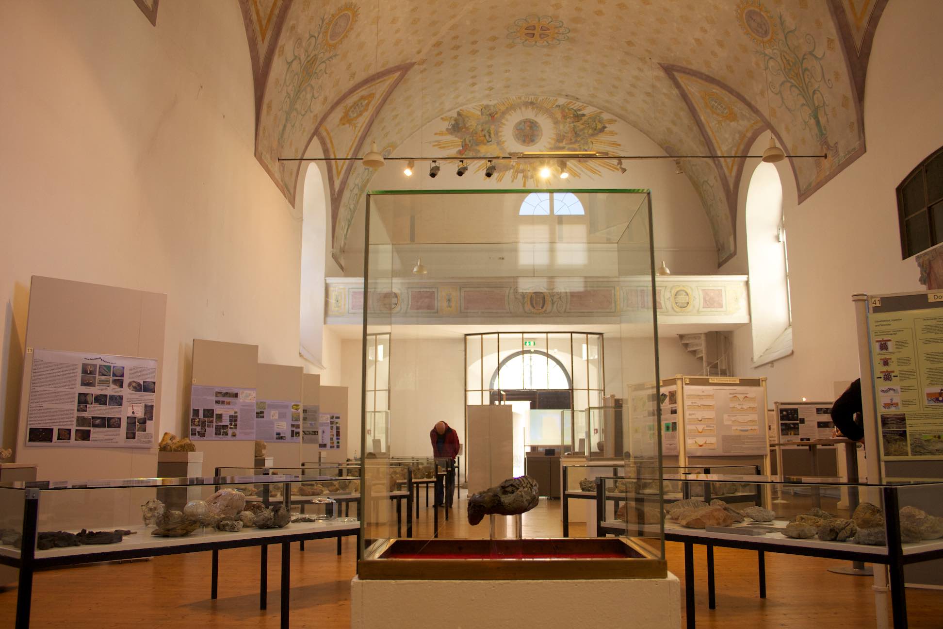 Ein Blick in den Ausstellungsraum - Kunstraum Klosterkirche Traunstein