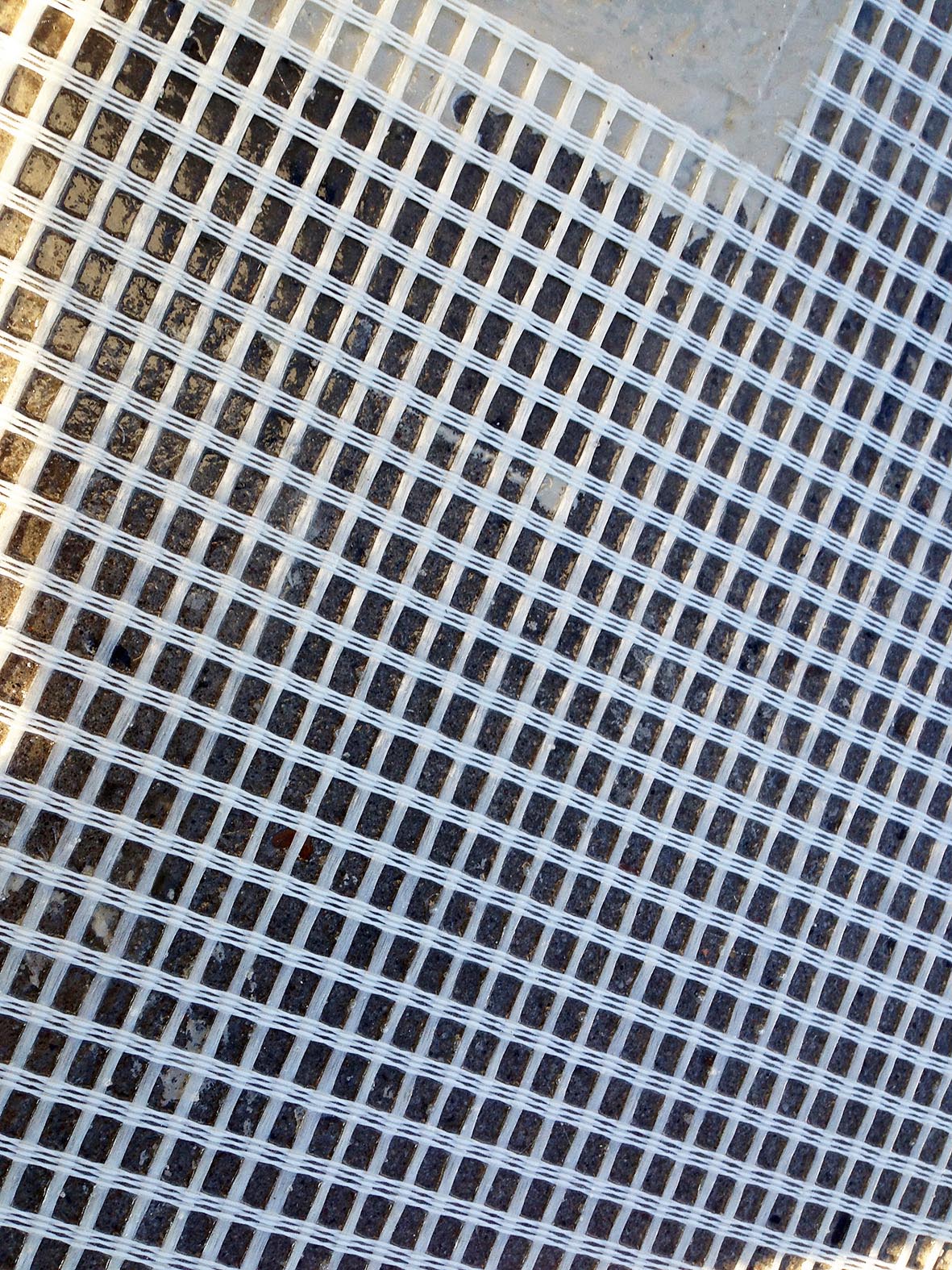 Triflex ProMesh verleiht dem innovativen Beschichtungssystem Triflex ProDeck Bärenkräfte. Triflex ProMesh verleiht dem innovativen Beschichtungssystem Triflex ProDeck Bärenkräfte.