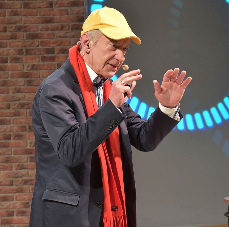 5 Sterne Redner Winfried Bürzle präsentiert Comedy mit Lerneffekt.