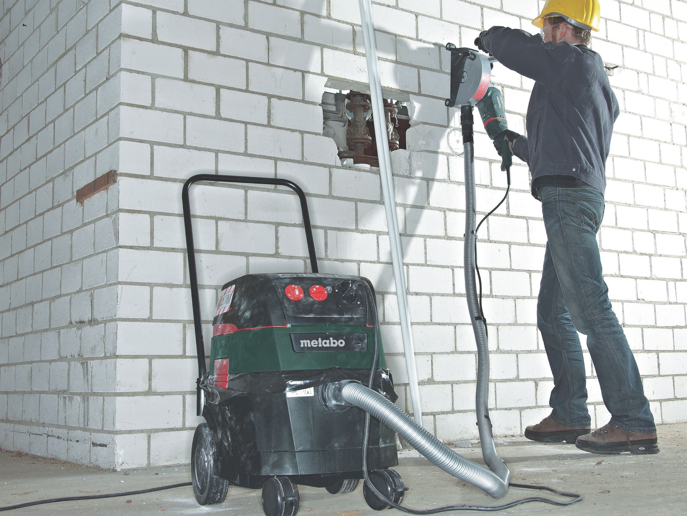 Metabo bietet wirksame Staubabsaug-Lösungen für die Arbeit mit Elektrowerkzeugen. Foto: Metabo