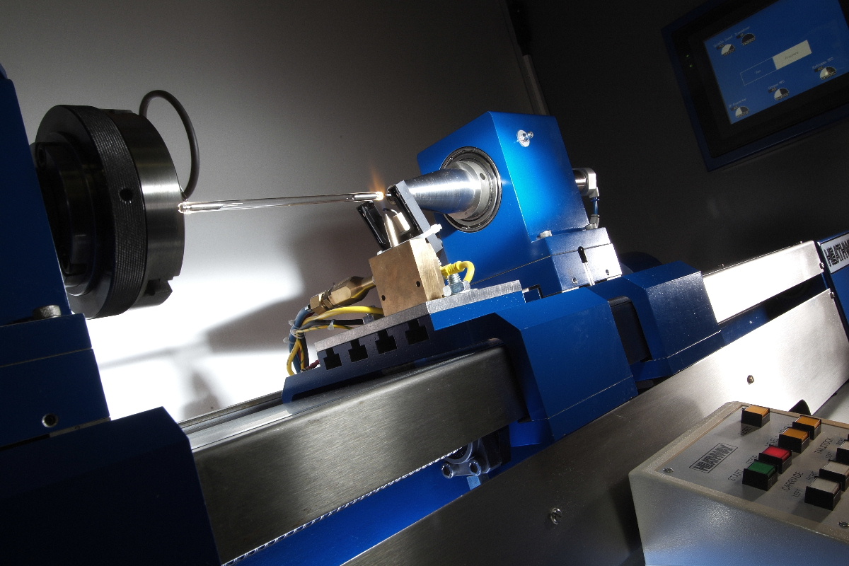 Automatisierte Produktion von Blitzlampen bei Heraeus