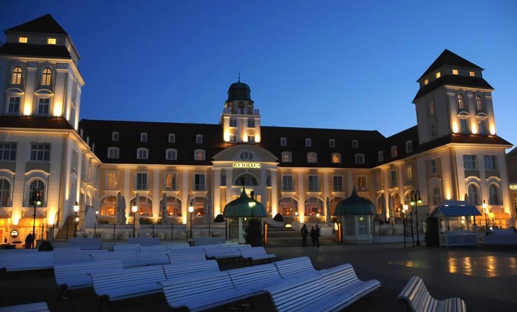 Das Kurhaus Binz ist ein Haus mit Geschichte und eine Station des Rügener Wanderfrühlings.