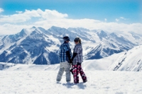 Snowboarderinnen mit Panoramablick