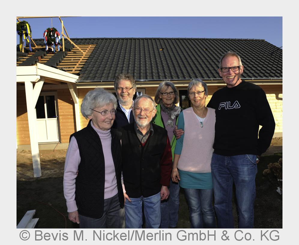 Christel und Fritz Wegner feiern mit Familie, Freunden und Nachbarn Richtfest (Bildquelle:©Bevis M. 