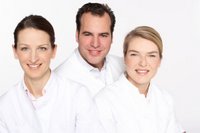 Das hochdynamische Team der Praxis Dermatologie Eppendorf bietet durch universitäre, fachliche und s