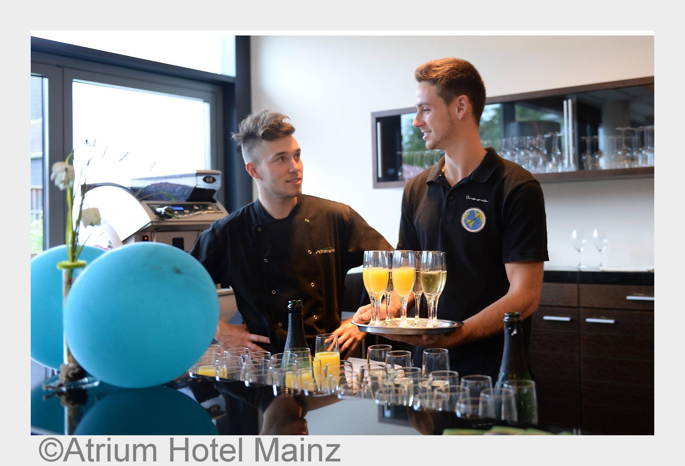 Azubisübernehmen das Kommando im Atrium Hotel Mainz (Bildquelle: Atrium Hotel Mainz)