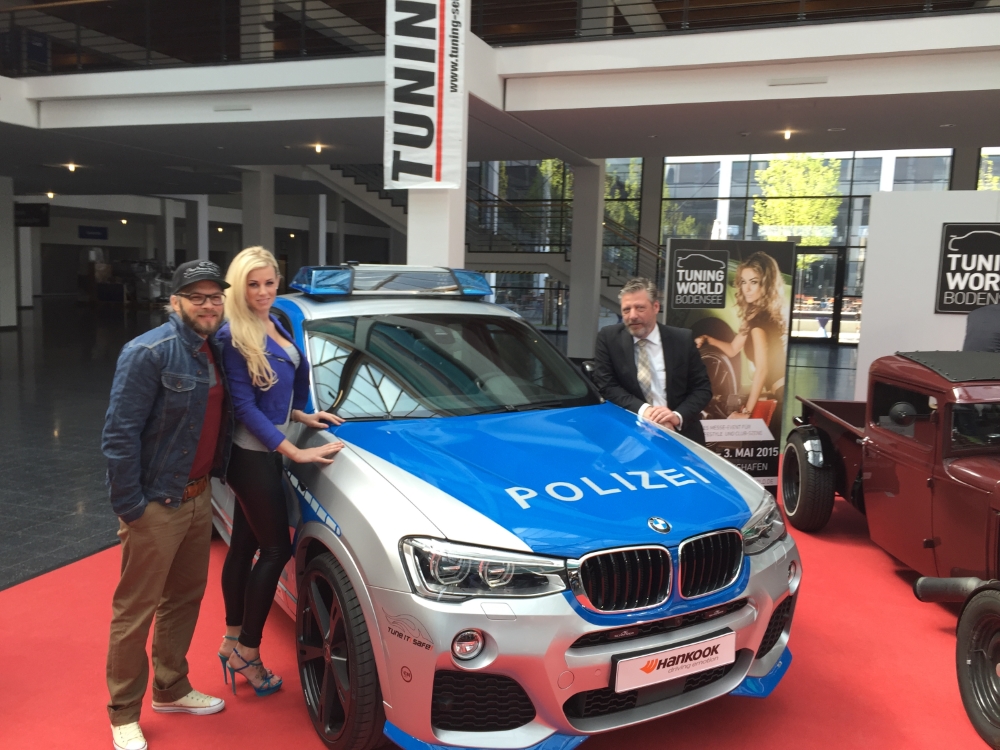 PS-Profi Sidney Hoffmann, Miss Tuning 2013 Leo Theresa und Christian Theis vom BMVI (v.l.n.r.).