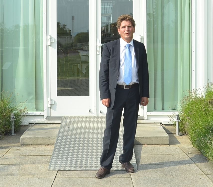 Chemiker Dr. Rathenow der Betonschutz-Experte. Achim Zielke für SINNOTEC.www.sinnotec.eu Chemiker Dr. Rathenow der Betonschutz-Experte. Achim Zielke für SINNOTEC.www.sinnotec.eu