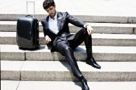 Mandarina Duck stellt zur Herbst/Winter-Saison 09-10 eine neue Koffer-Kollektion vor
