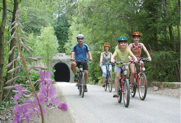 Fahrradfahrer am Milseburgradweg Fahrradfahrer am Milseburgradweg