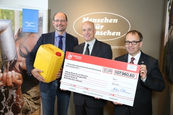Stiftung Menschen für Menschen freut sichüber die 100.000 Euro-Spende von topbonus