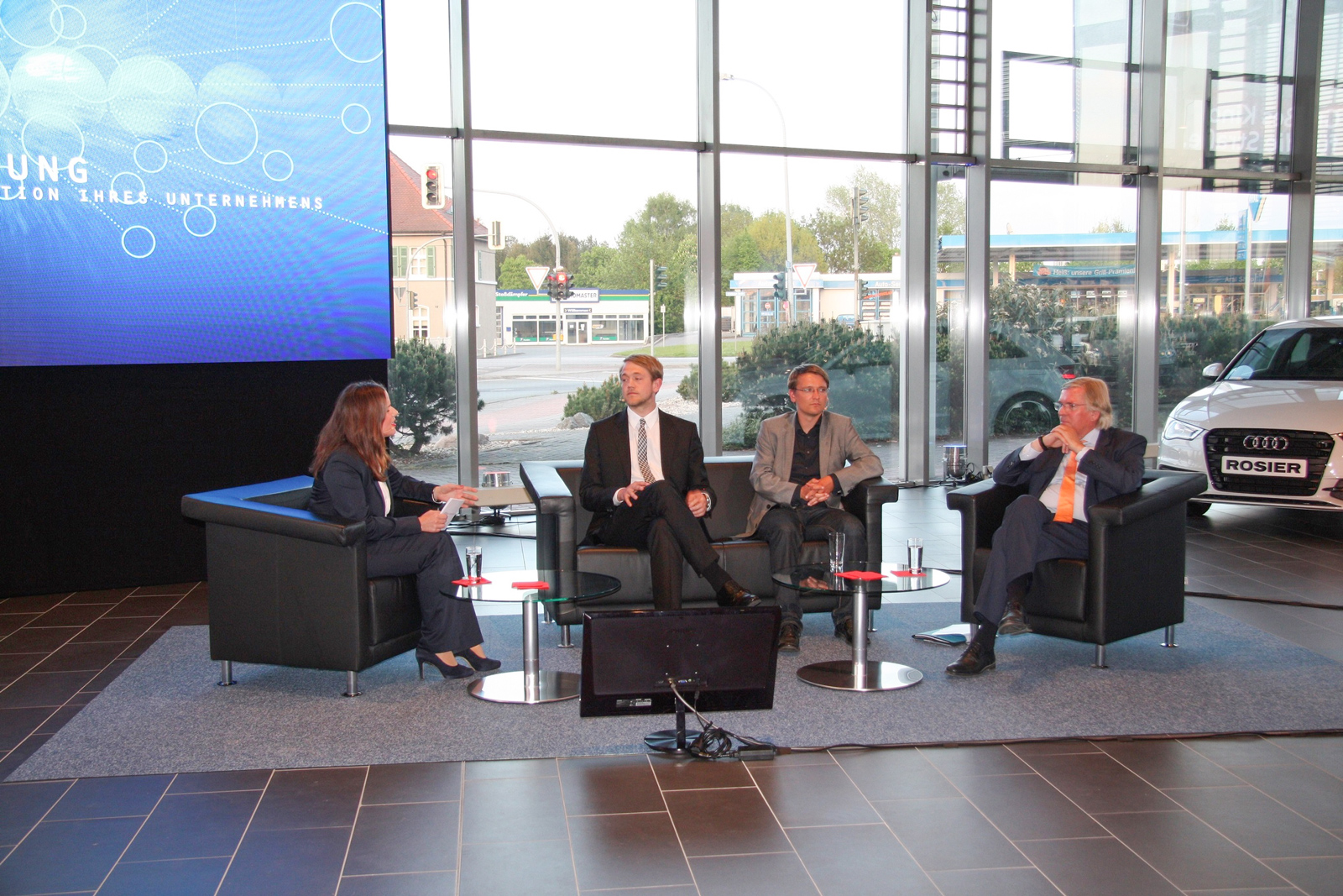 Corinna Pommerening in der Talkrunde Corinna Pommerening in der Talkrunde