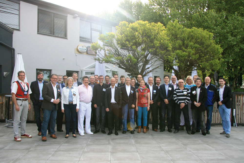 29 Unternehmerinnen und Unternehmer der Region treffen sich am Mannheimer Flughafen, um Geschäftsemp 29 Unternehmerinnen und Unternehmer der Region treffen sich am Mannheimer Flughafen, um Geschäftsemp