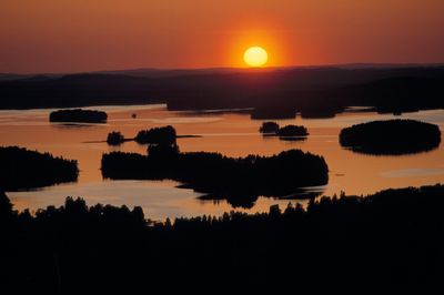 Sonnenuntergang in der Seen-Region