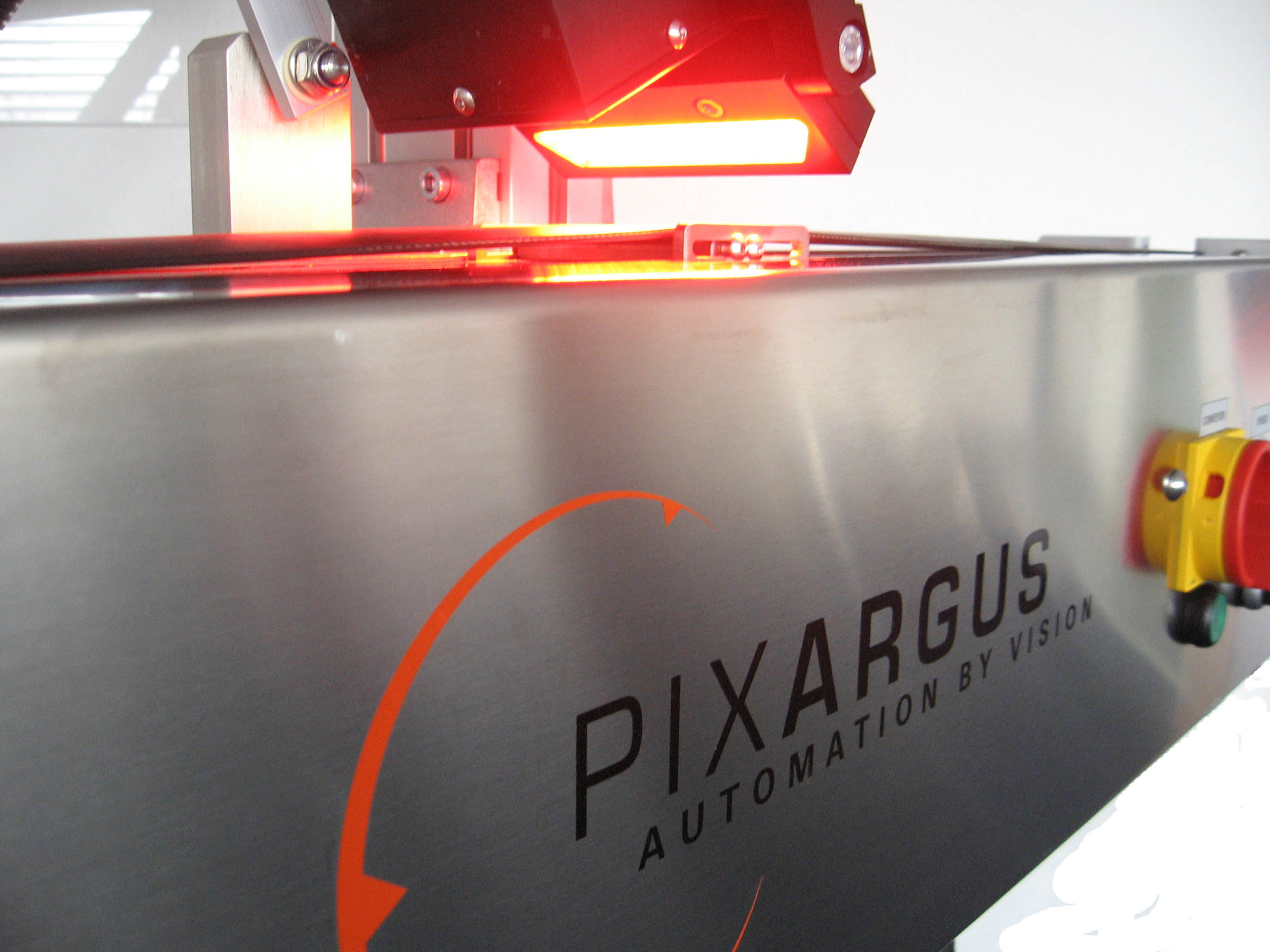 Pixargus: Teststreifen werden von einem LED-Modul beleuchtet
