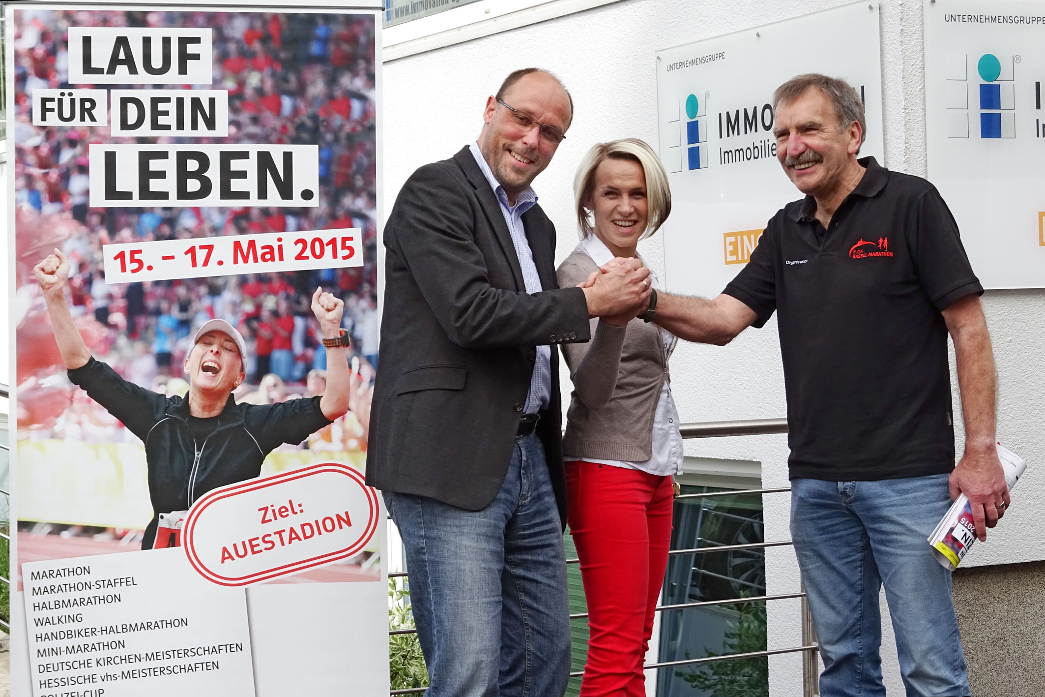 v.l.n.r. Lars Bergmann, Lilia Nacke (IMMOVATION AG Vorstände), Winfried Aufenanger, Kassel Marathon v.l.n.r. Lars Bergmann, Lilia Nacke (IMMOVATION AG Vorstände), Winfried Aufenanger, Kassel Marathon