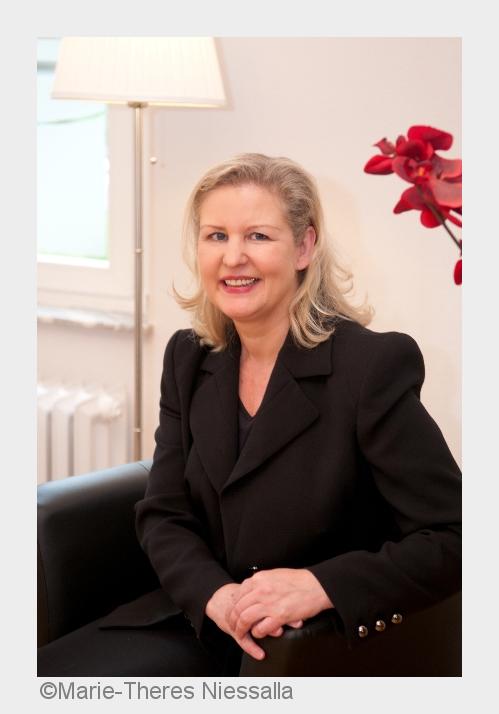 Dr. med. Kirstin Börchers. Expertin für QM und RM. (Bildquelle: Marie-Theres Niessalla) Dr. med. Kirstin Börchers. Expertin für QM und RM. (Bildquelle: Marie-Theres Niessalla)