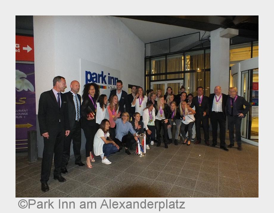 Siegerparty des 1. FFC Frankfurt im Park Inn am Alexanderplatz (Bildquelle: Park Inn am Alexanderpla Siegerparty des 1. FFC Frankfurt im Park Inn am Alexanderplatz (Bildquelle: Park Inn am Alexanderpla