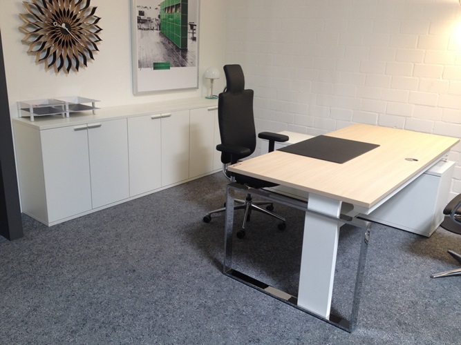 iMOVE-F samt Lowboard und iSCUBE-Sideboard im Showroom von Büro Optimal Pöhlmann iMOVE-F samt Lowboard und iSCUBE-Sideboard im Showroom von Büro Optimal Pöhlmann