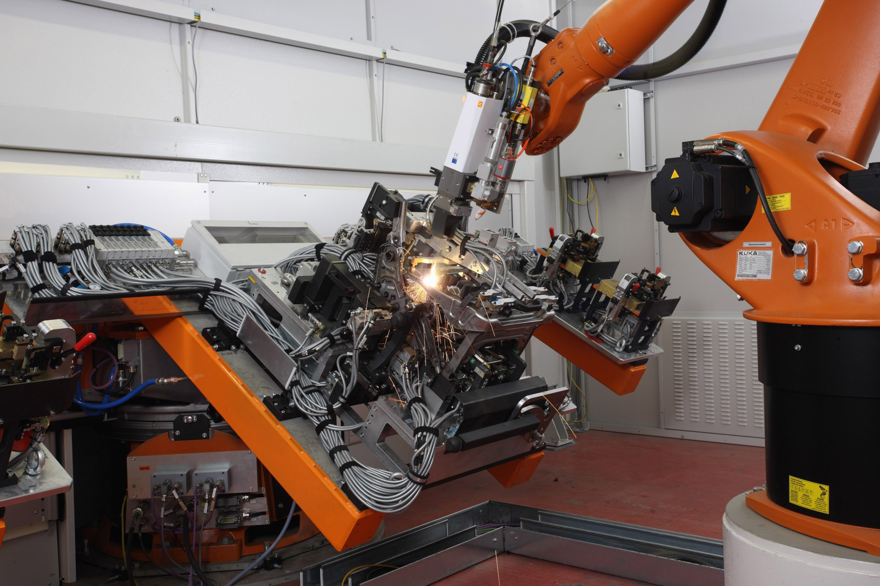 KUKA Industries: Spezialist für verschiedenste Technologien zur Lasermaterialbearbeitung KUKA Industries: Spezialist für verschiedenste Technologien zur Lasermaterialbearbeitung