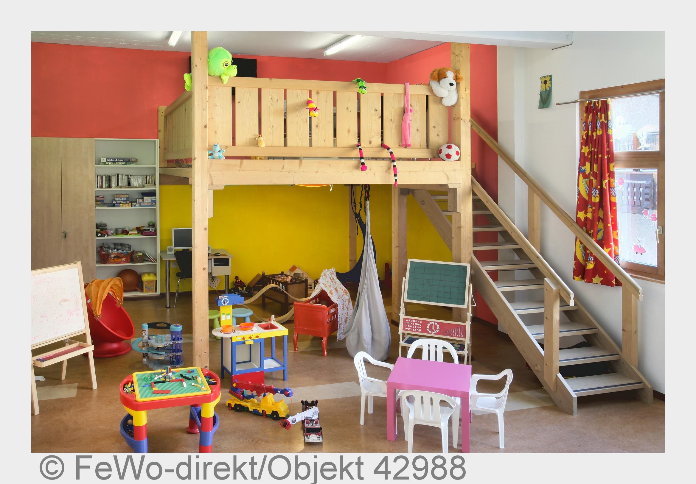 Der Nachwuchs wünscht sich im Urlaub ein eigenes Zimmer - am besten mit vielen Spielsachen. (Bildque