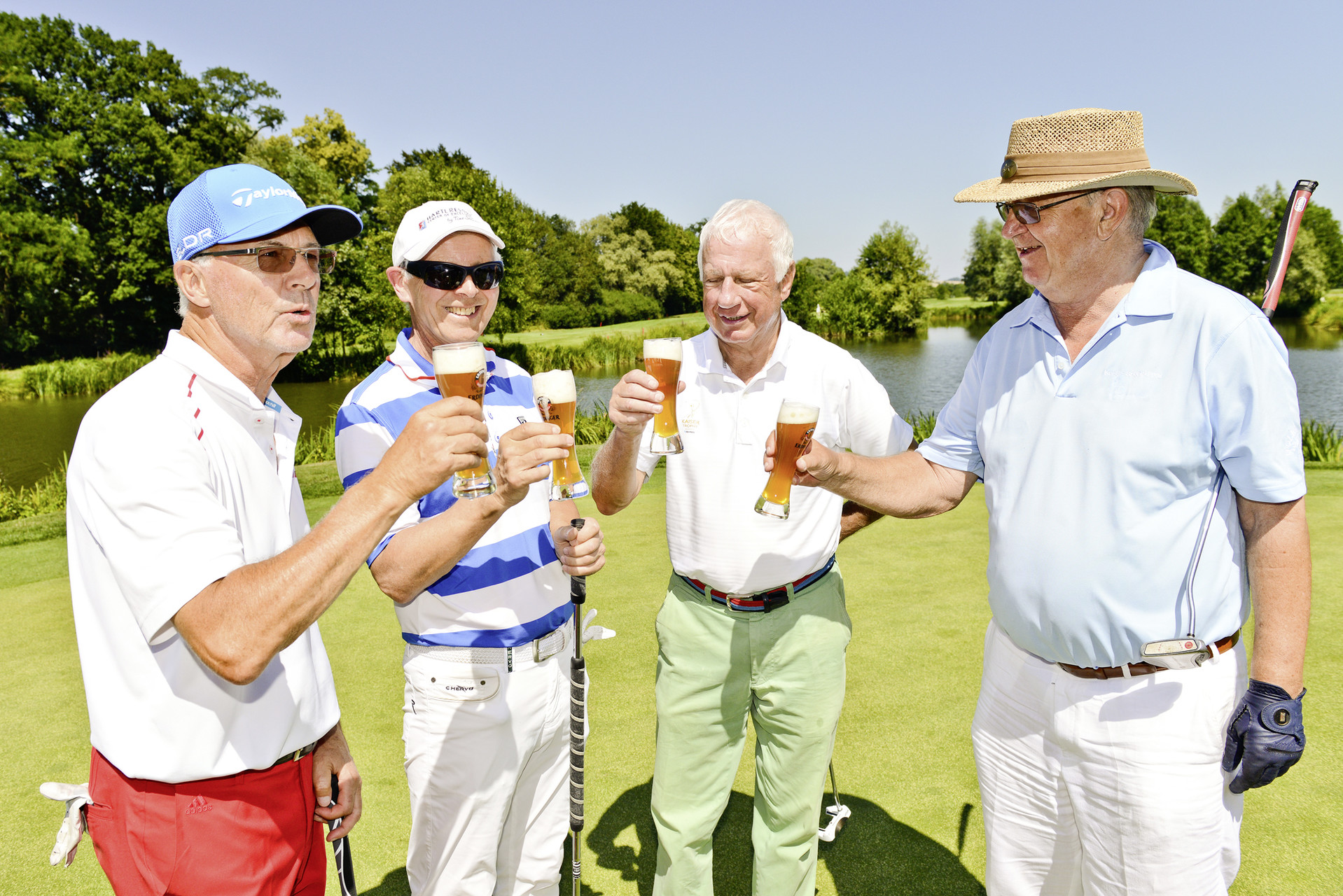 Franz Beckenbauer, Dr. Hans Dieter Cleven, Gregor Wintersteller und Alois Hartl nach dem KaiserCup