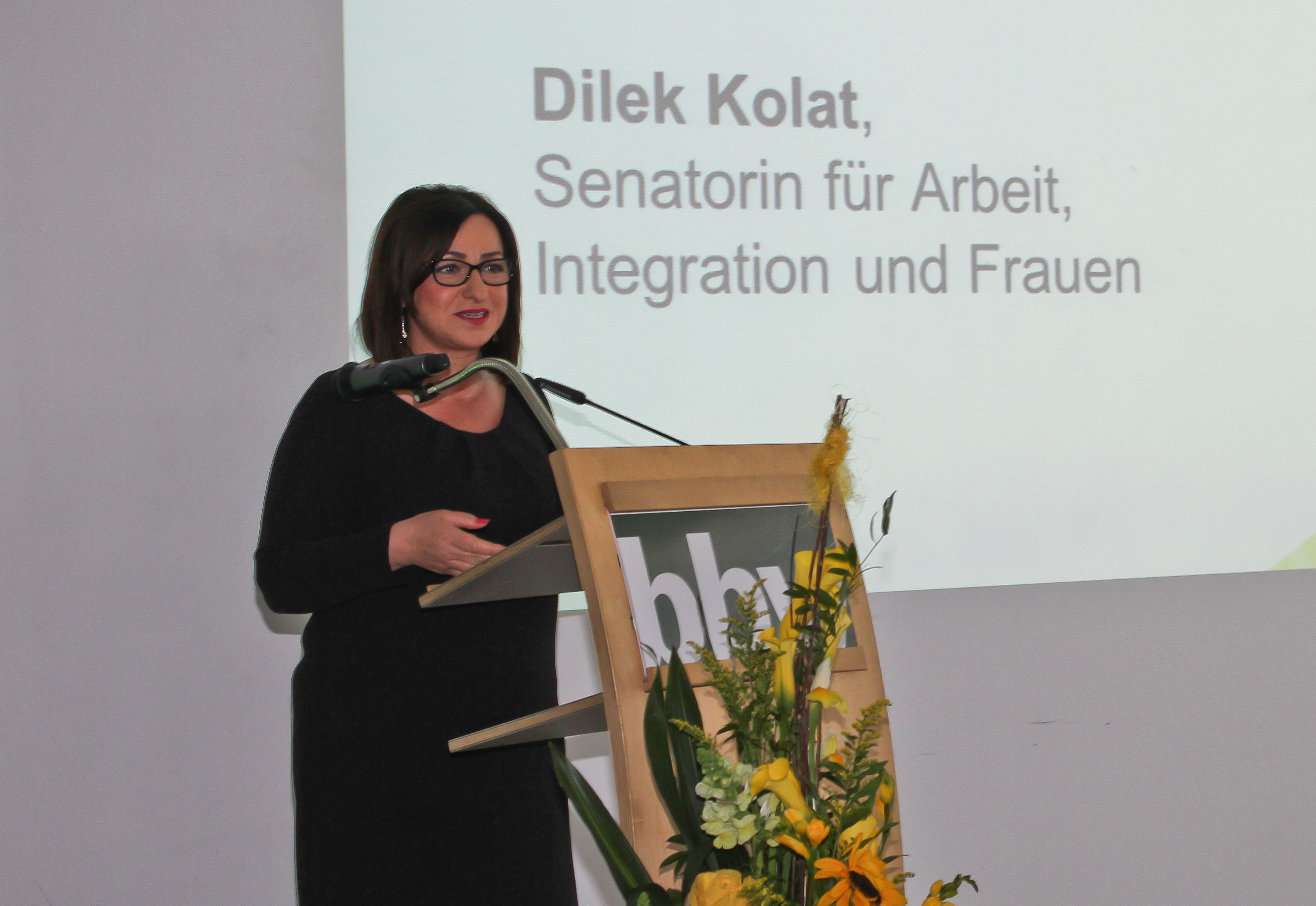 Dilek Kolat, die Berliner Senatorin für Arbeit, Integration und Frauen beim bbw Zuwanderungstag vor Dilek Kolat, die Berliner Senatorin für Arbeit, Integration und Frauen beim bbw Zuwanderungstag vor