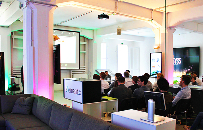 Die Marketingkollegen der Sportfive-Gruppe im Digital Signage Innovation Center Die Marketingkollegen der Sportfive-Gruppe im Digital Signage Innovation Center