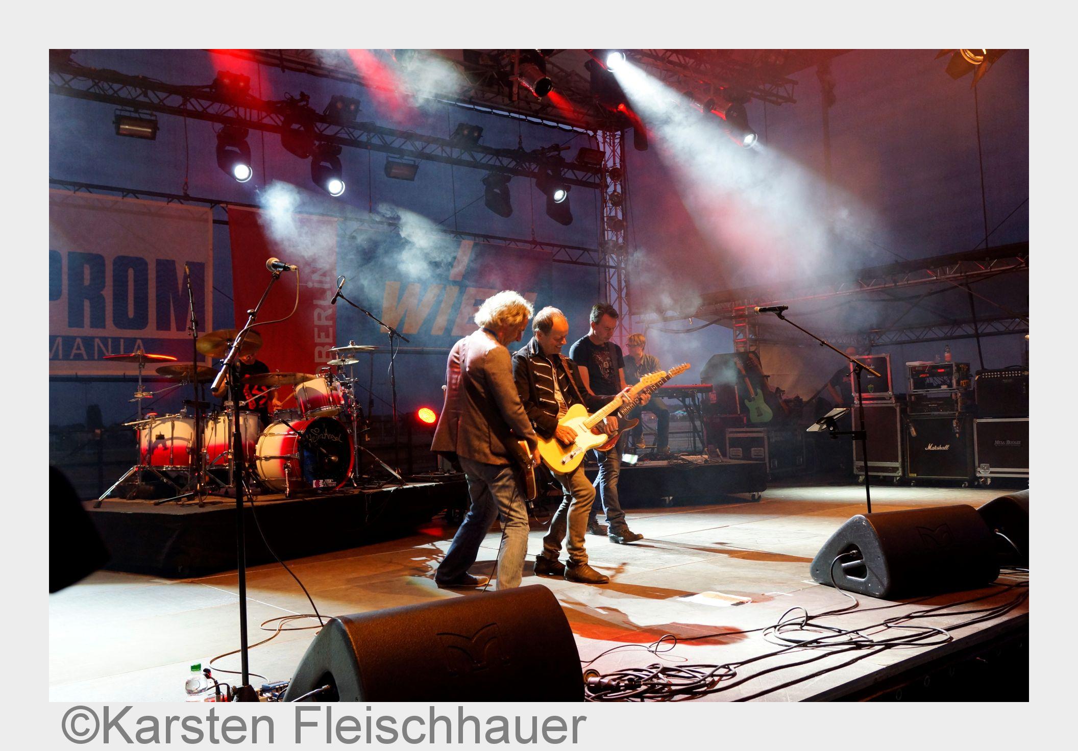 Einer der vielen Höhepunkte am Eröffnungstag: Auftritt der Rockband"Rockhaus" (Bildquelle: