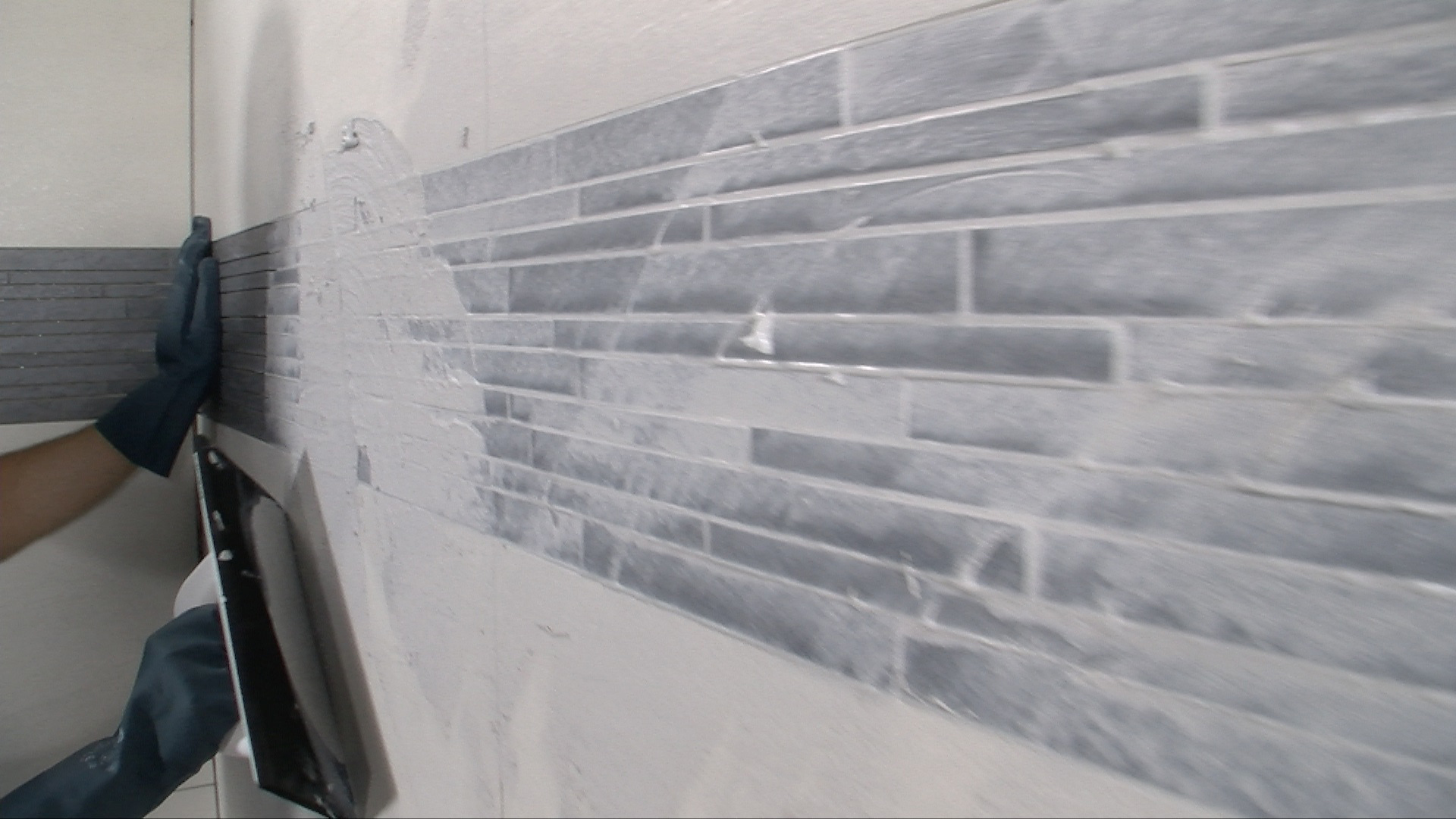Ardex bietet Handel und Verarbeitern praktische Hilfsmittel für perfekte Fugen. Ardex bietet Handel und Verarbeitern praktische Hilfsmittel für perfekte Fugen.