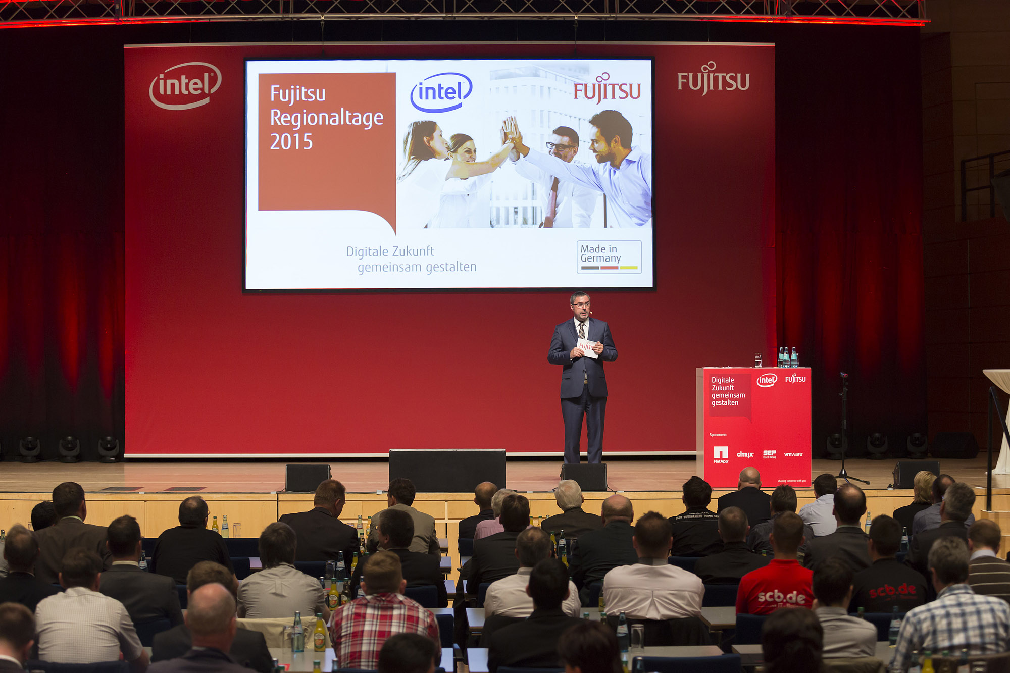 Bernd Orth, Fujitsu hält seinen Vortrag Bernd Orth, Fujitsu hält seinen Vortrag